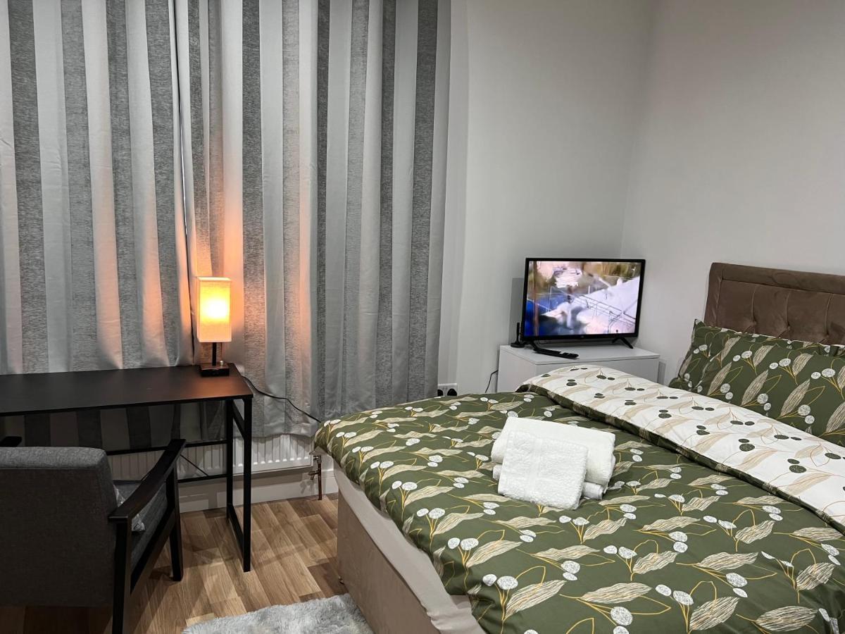 Jj Serviced Apartment - Close To Tube Station & Near Central London & Wembley Northolt  Eksteriør bilde
